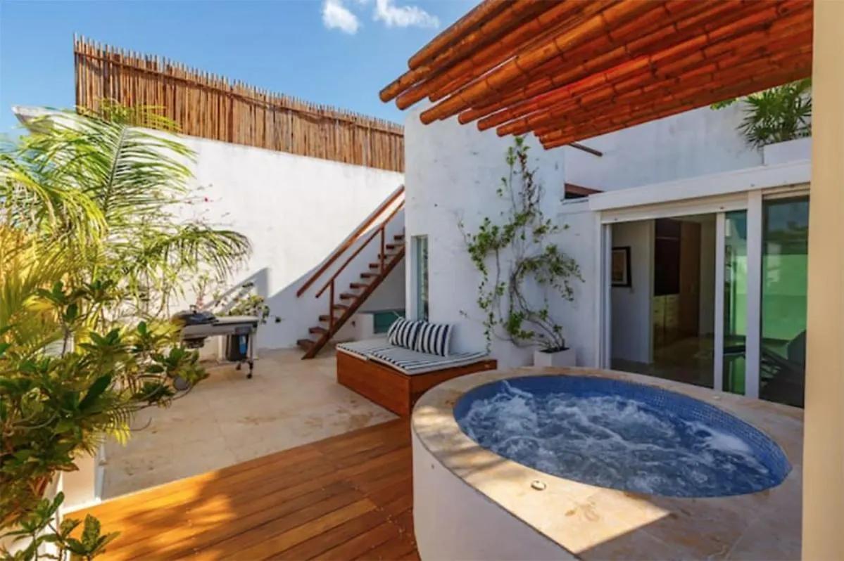 2 Story Ph 3B Heated Jacuzzi Close Beach Street 6 location